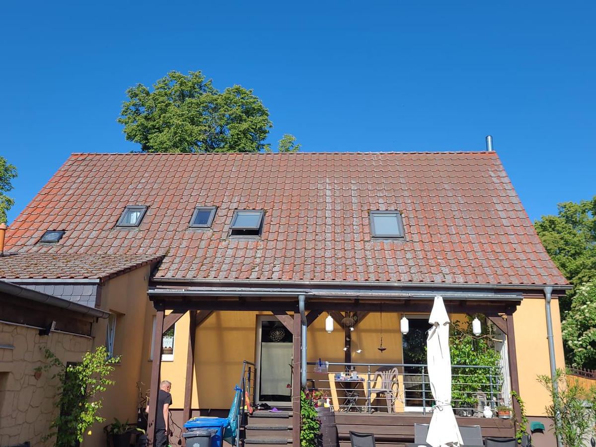 Beispiel: Dachseite schräg von unten fotografiert
