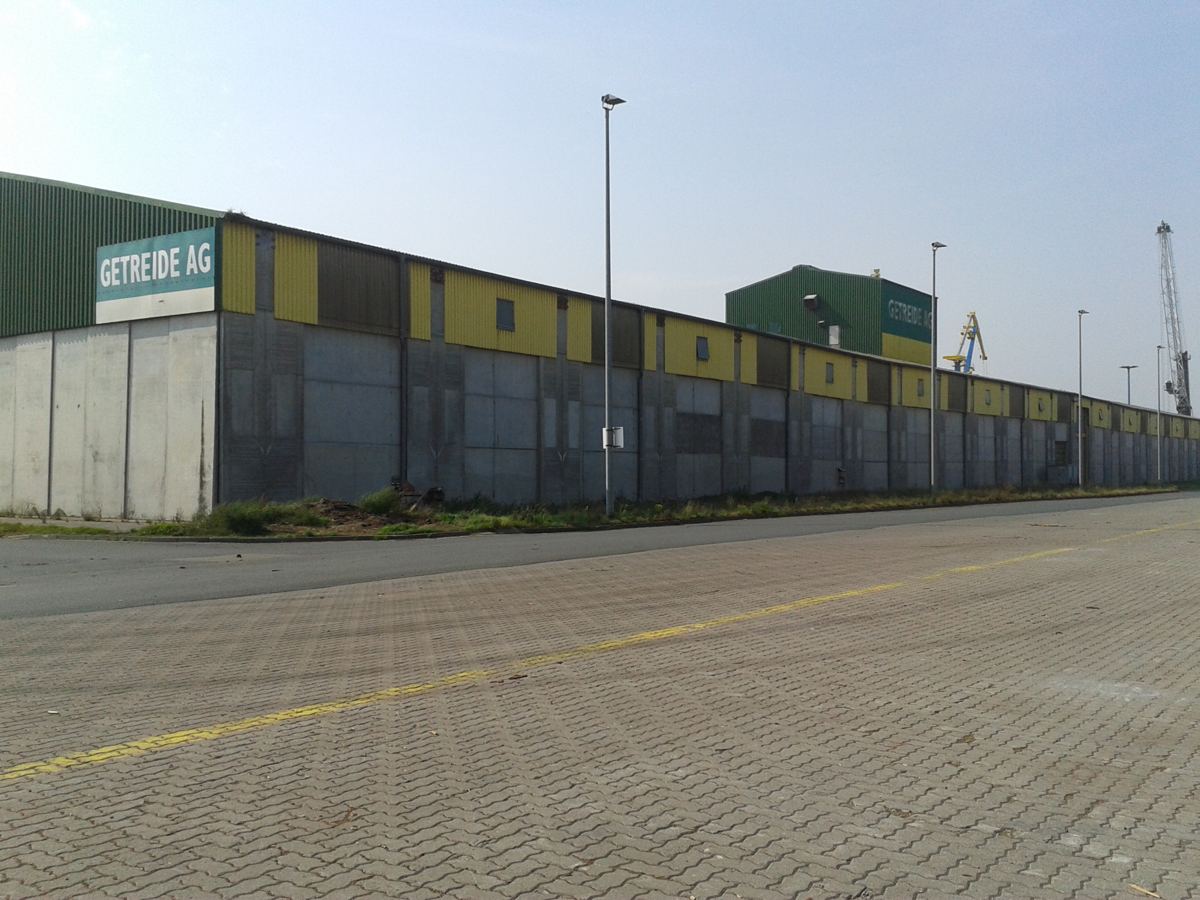 Lange Getreidehalle im Hafen Wismar